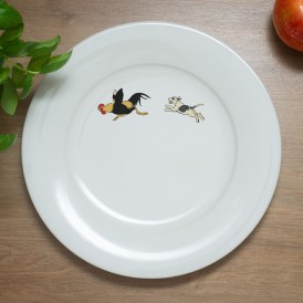 White plate with a small illustration of a chasing dog and cat