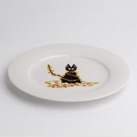 White plate with an illustration of a black cat holding a flower stem
